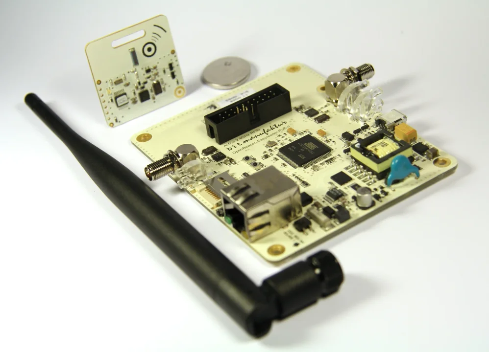 Dual-antenna Ethernet reader